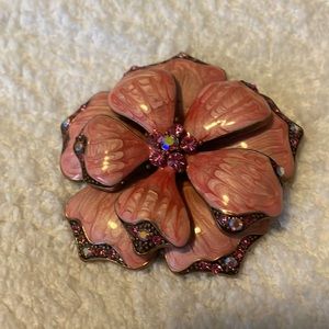Stunning floral brooch - with crystal embellishments